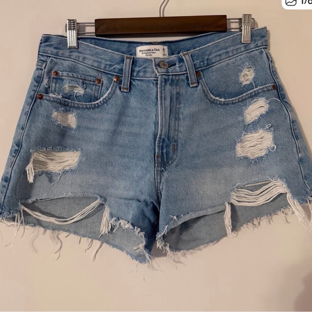 Abercrombie & Fitch The Boyfriend Short Mid Rise Light Wash Denim Shorts Sz 28/6